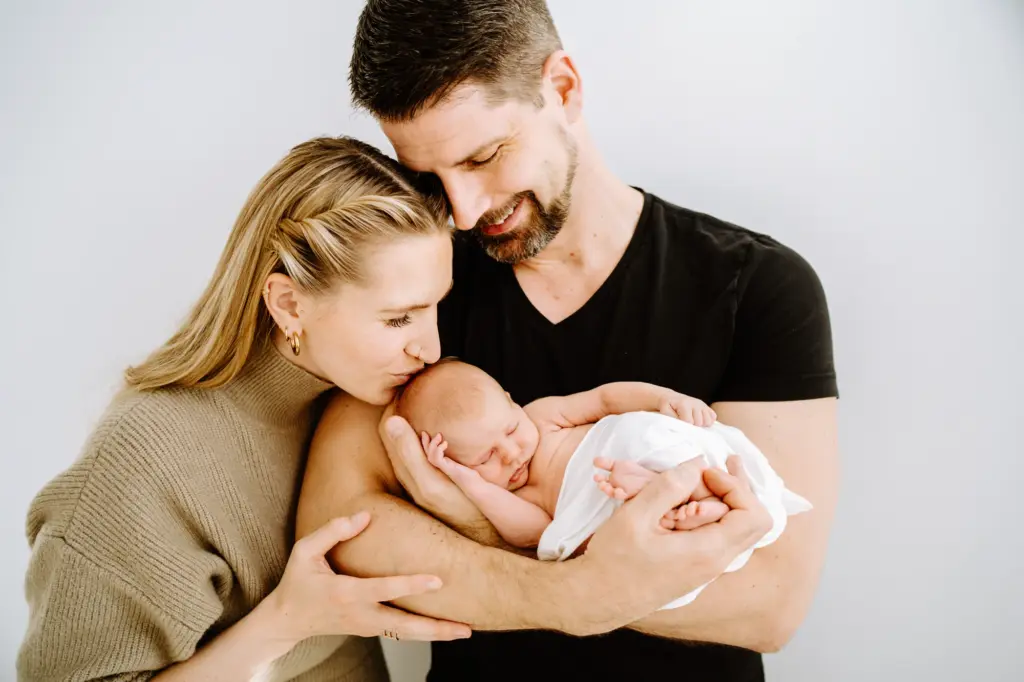 Babyfotos im Studio Weilheim – natürliche Neugeborenenfotografie