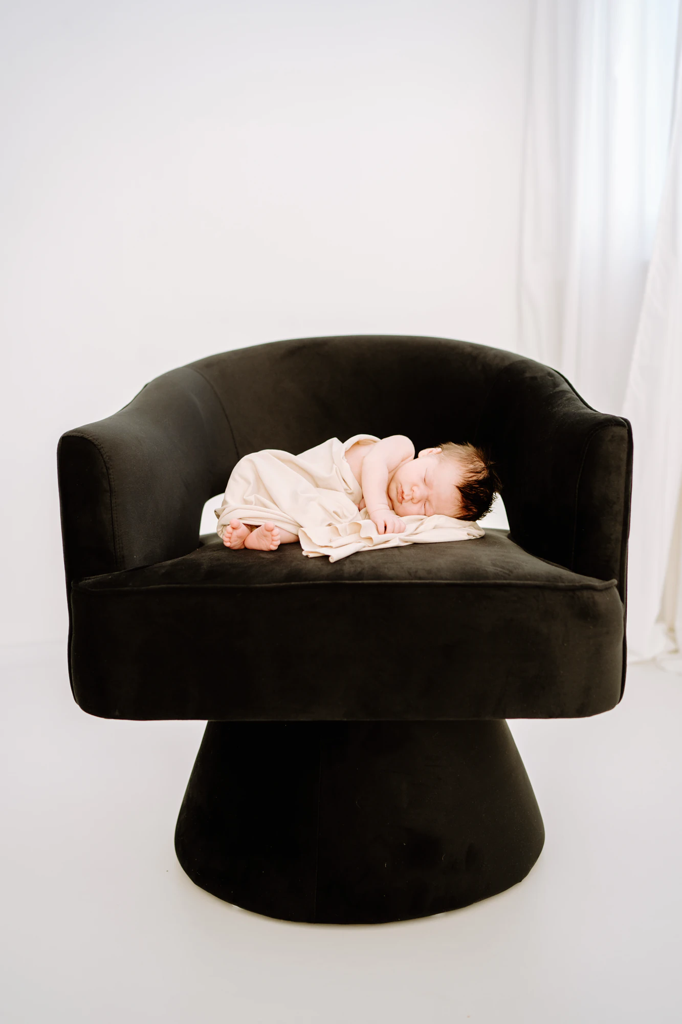 Babyshooting im Studio bei Peißenberg – zarte Neugeborenenmomente