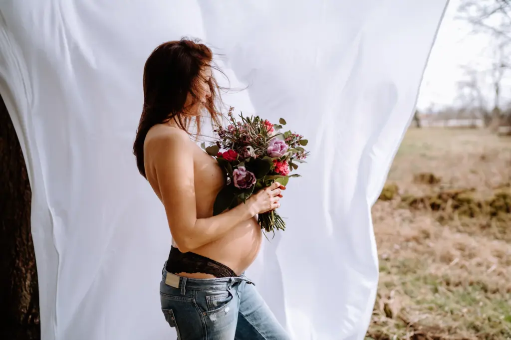 Schwangerschaftsfotos München mit emotionalem Moment
